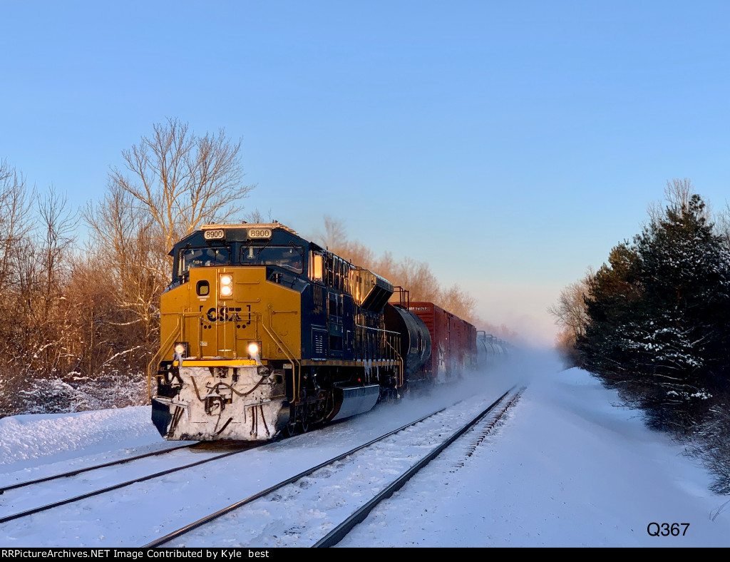 CSX 8900 on Q367